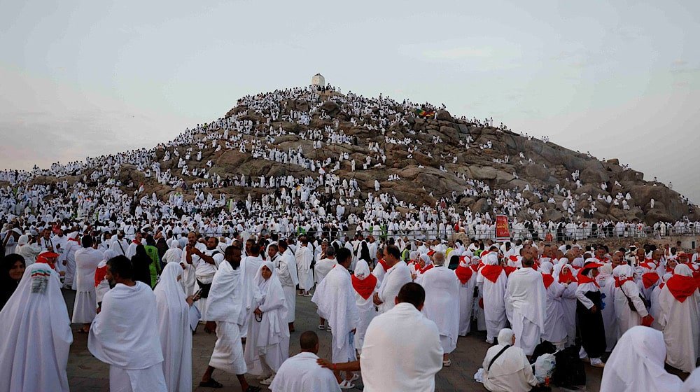 Hajj Significance: A Spiritual Journey That Transforms Lives 2 Standing at Arafat, Hajj Significance - Sakeena Academy